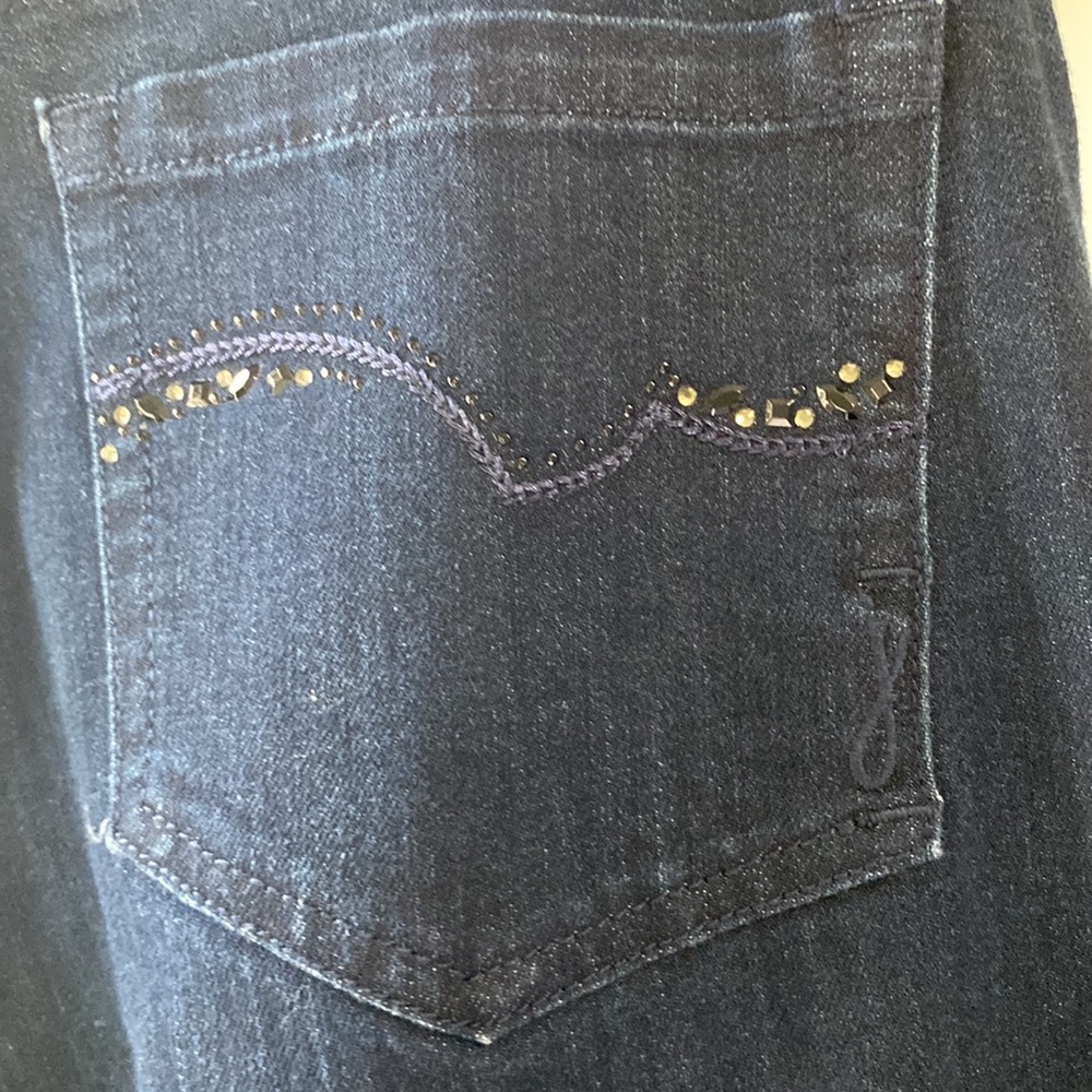 Jones New York capri jeans size 4 Excellent like new condition! Waist 14"